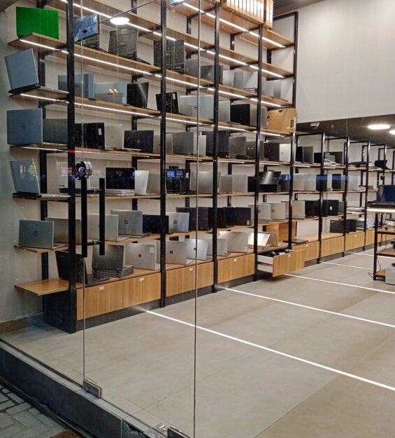 computer-showroom